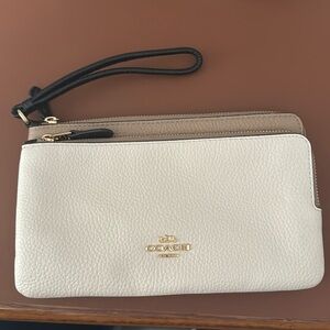 Coach wristlet NWOT